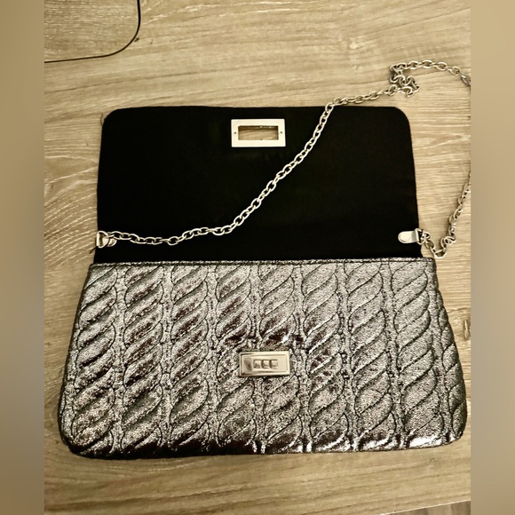 Black and silver metallic clutch or shoulder bag - Picture 3 of 4